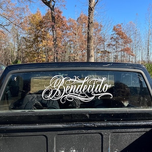 Bendecido-sticker met schrift | Bendecido graffiti-vinylsticker | Spaanse gezegende achterruitsticker voor vrachtwagens, auto's en SUV's |