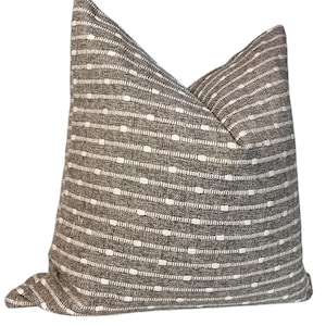 Oreiller tissé rayé, housse de coussin bohème rayé, coussin rayé en pointillé surélevé, oreiller décoratif bohème en teck