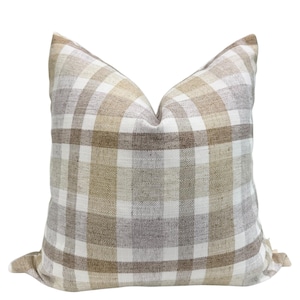 Neutraal geruit kussen, beige-taupe sierkussen, boerderijkussen, bruin geruite kussensloop, zacht neutraal kussen, rustiek accentkussen