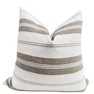 Almofada listrada com diamantes, almofada decorativa estilo boho moderno, capa listrada com tons terrosos, almofada com estampa tribal, capa boho feita à mão, diamante texturizado