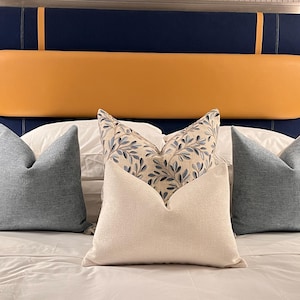 Kussencombinatie blauw en bloemen, neutrale sierkussenset, kussen bloemen met blauw accent, gezellige decoratieve kussenset, combinatie bankkussen