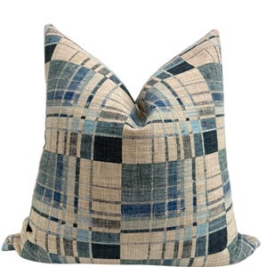 Blauwe patchwork geruite kussensloop, marineblauwe en beige kussensloop, wollen sierkussen, modern geruit kussen, rood gestikt geruit kussen