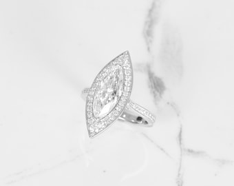 GIA Certified 3.03 Carat Marquise Diamond In Diamond Ring Setting
