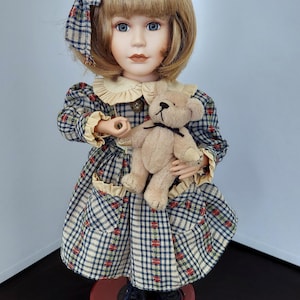 Boyds &quot;Yesterday&#39;s Child Doll Collection &quot; Leah and Windy&quot; 2000. Metal Stand Included.