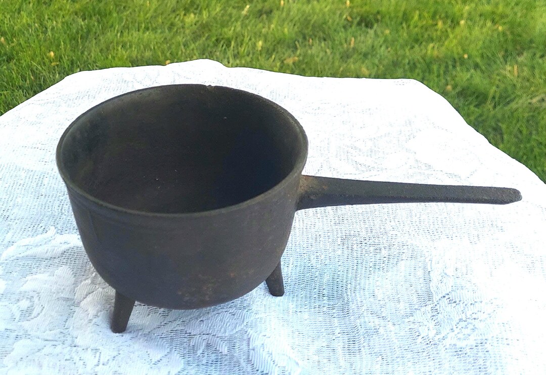 Antique Cast Iron Posnet Spider Pot With Gateway Mark – 18th-19th ...