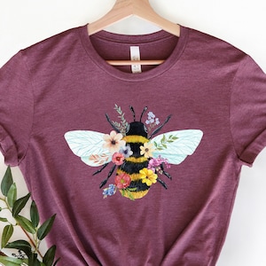 Bee Wildflower Shirt, Bee Shirt, Nature Shirt, Summer Tee, Cute Bee Tee, Bee Botanical Shirt, Honeybee Shirt, Beekeeper Gift,Bee Lover Shirt