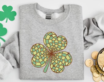 Womens St Patricks Day Shirt, Retro Shamrock Tee, St Pattys Day Shirt, Womens Shirt, Irish Womens Shirt, Shamrock Shirt, St Patty Gift