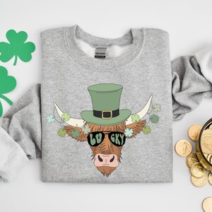 Lucky Highland Cow Sweatshirt, Country Shirt, Cow St Patricks Sweatshirt, Lucky Heifer Shirt, Retro St Patricks Day Cow Shirt, Lucky Shirt
