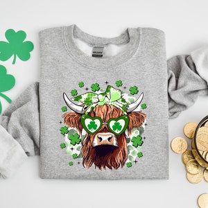 Lucky Highland Cow Sweatshirt, Country Shirt, Cow St Patricks Sweatshirt, Lucky Heifer Shirt, Retro St Patricks Day Cow Shirt, Lucky Shirt