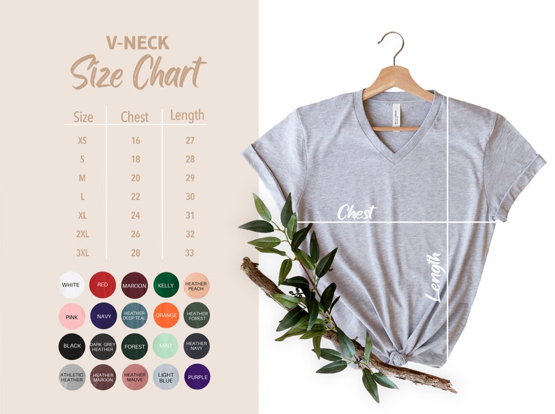 Puede incluir: Tabla de tallas para camiseta de cuello en V con medidas en pulgadas para el pecho y la longitud. La tabla incluye tallas XS a 3XL. Se muestra una camiseta gris de cuello en V colgada de una percha de madera. Una tabla de colores muestra 16 colores diferentes para la camiseta.