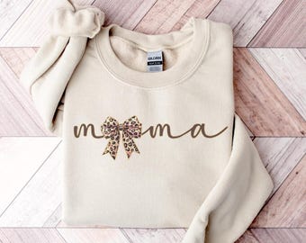 Leopard Mama Coquette Sweatshirt, Coquette Rosett T-shirt för mamma, Mors dag-present, Söta mamma-tröjor, Leopard Rosett Mammaliv, Nyblivna mamma-tröjor