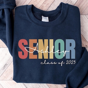 Benutzerdefiniertes Senior 2025 Sweatshirt, Staffelung 2025 Hoodie, Senior Geschenk Staffelung, Benutzerdefiniertes Name Abschlussgeschenk, Klasse von 25 Pullover, Senior Hoodie