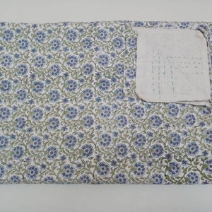 Linda colcha kantha com estampa floral, colcha kantha com estampa de bloco de mão indiana, colcha reversível de algodão, colcha queen size, branca, Kantha Gudari