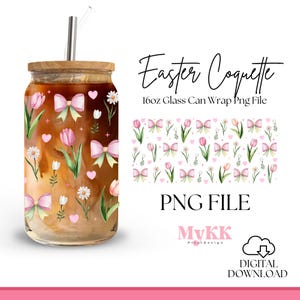 Puede incluir: Una descarga digital para una envoltura de lata de vidrio de 473 ml con un patrón floral rosa y blanco con lazos y corazones. El texto "Easter Coquette" y "PNG File" también se incluyen en el diseño.