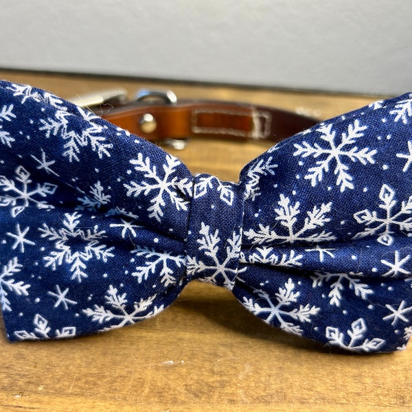 Winter snowflake dog bow tie, navy blue winter dog bow tie, winter bow tie, dog bowtie, winter dog bowtie, snowflake dog bowtie, cat bow tie