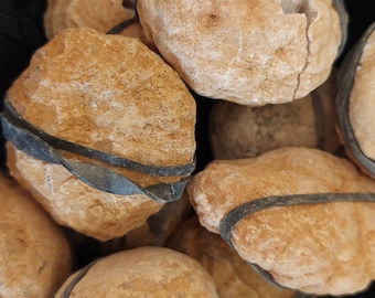 ungeöffnete, angebrochene mystery Quarz-Geode (Überraschungs-Geode)