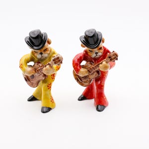 Hand-Painted Ceramic Bulldog Guitarist Figurines, Musician Collectibles - Unique Home Decor Gift for Animal Lovers & Figurine Collectors