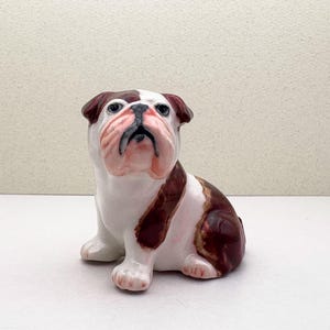 Hand-Painted Ceramic Bulldog Figurine – Adorable English Bulldog Statue for Dog Lovers, Pet Decor, or Unique Gift Collectibles