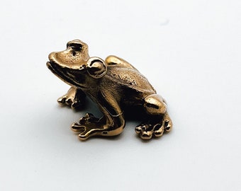Handmade Brass Tiny Frog Figurine: A Miniature for Animal Lovers, Home Decor Enthusiasts and Spiritual Seekers Looking for Luck & Renewal