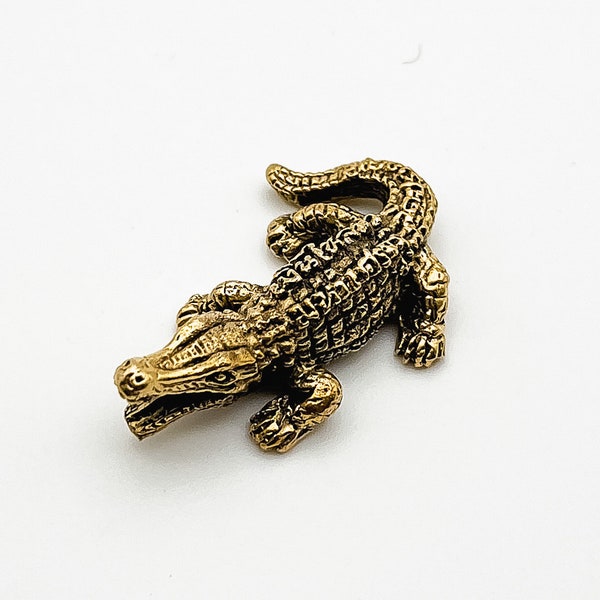 Exquisite Brass Crocodile Miniature Figurine (3.3 cm) – The Ultimate Statement Decor for Animal Lovers, Collectors, and Home Stylists!