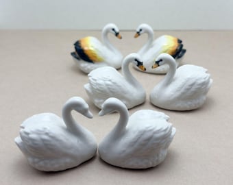 Das ewige Paar: Handbemalte Keramikschwanenfiguren, Set von 2