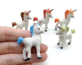 Miniatura de Unicórnio de Cerâmica: Decoração Fantástica para Casa de Bonecas
