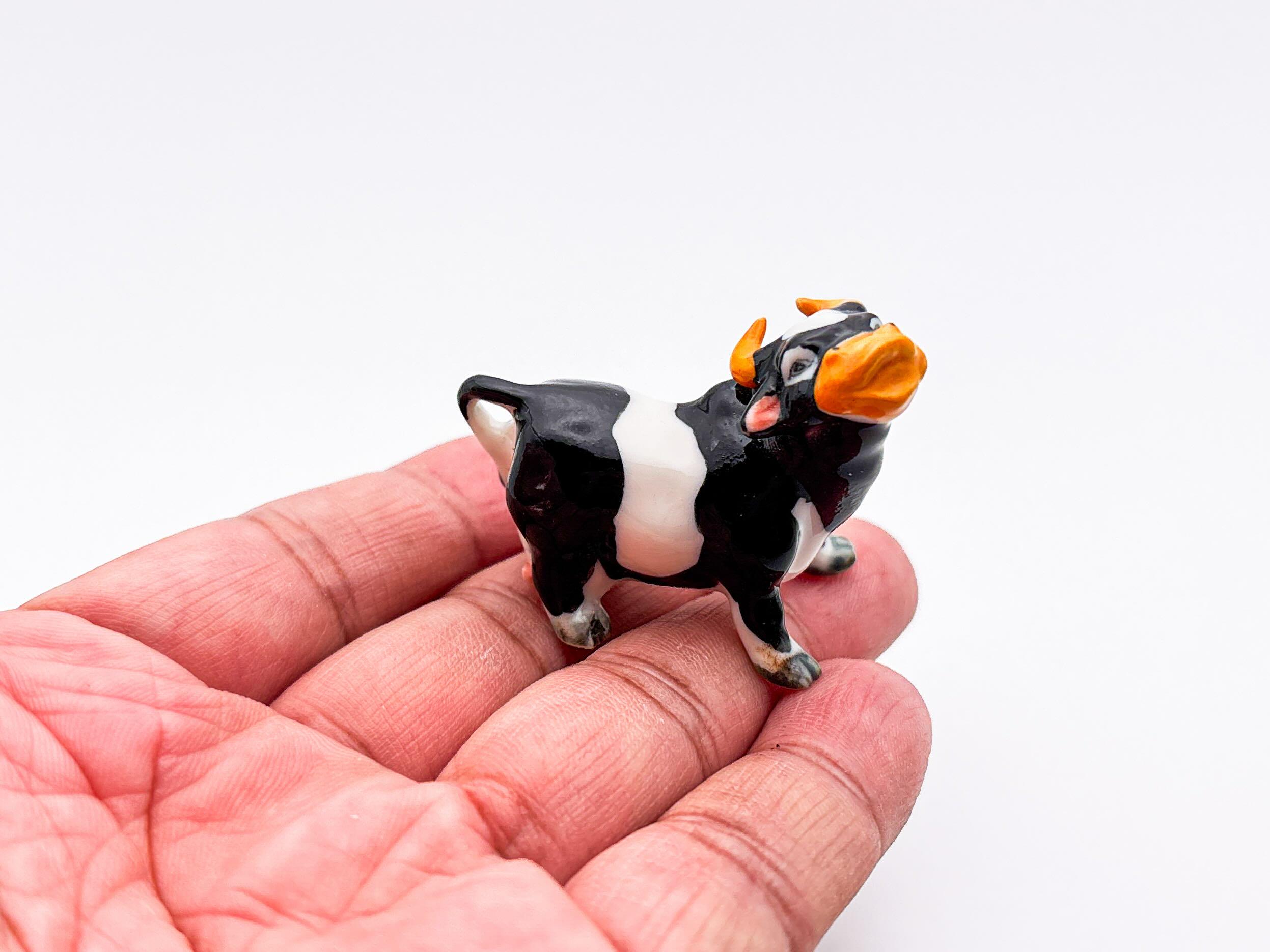 手描きの陶器製牛の置物：農家の動物装飾 - Etsy 日本