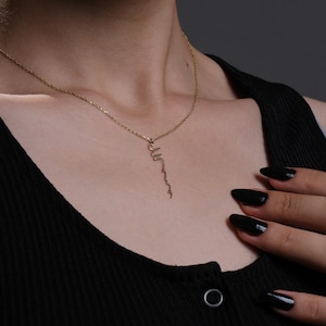 Collar con nombre vertical de oro macizo de 14 quilates, collar personalizado con escritura a mano, delicada joyería con nombre vertical, regalo de San Valentín