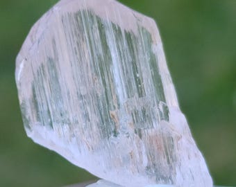 Cristal de kunzita rosa claro de Pakistán, la mayor oferta en cristales