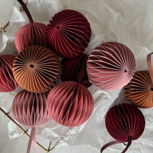 Addobbi natalizi, Palline di carta, Decorazione scandinava arancione bruciato, Addobbi rustici, Palline di Natale ecologiche, Decorazioni con palline color bordeaux