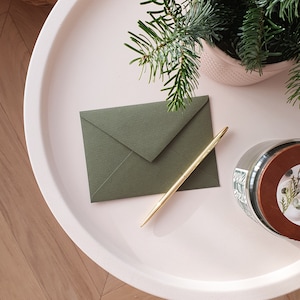 Sobre verde oliva Sobre de invitación verde oliva Complementos de boda minimalistas Sobre de carta elegante Eco (4 tamaños, 140 g/m2)
