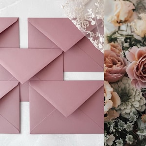 Sobre de boda rosa empolvado. Accesorios de boda vintage en rosa. Sobres elegantes para postales otoñales. Sobres con solapa puntiaguda (tamaño C6).