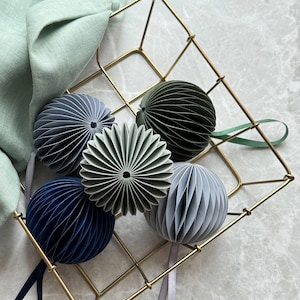 Ornamenti natalizi, palline di carta, decorazioni scandi naturali, ornamenti rustici, palline di Natale eco, decorazioni di palline bordeaux