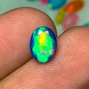 Natuurlijke Ethiopische Welo-opaal gefacetteerd ovaal geslepen losse edelsteen 6 x 8 x 4,10 mm, halfedelsteen