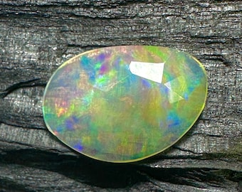 Tranche d'opale blanche d'Éthiopie naturelle de 1,40 carat