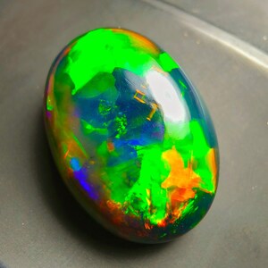 Ópalo de fuego etíope negro natural de 13,05 quilates - Cabujón de ópalo de fuego verde Welo - 21 x 14,50 x 8 mm - Piedra preciosa suelta de ópalo de fuego múltiple para joyería