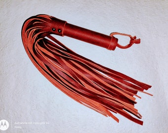 Feste Leder Peitsche , Flogger .DIABOLO ROT .  55 cm , handgefertigt .NEU