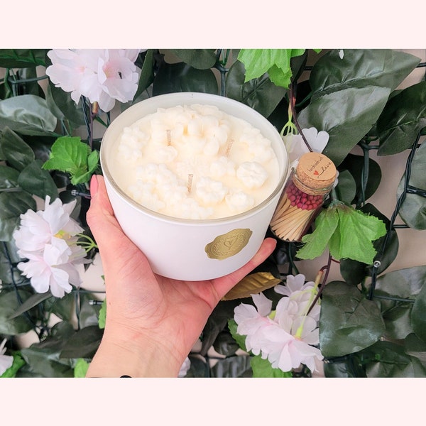 Luxury  gift  . Soy candle with flowers top