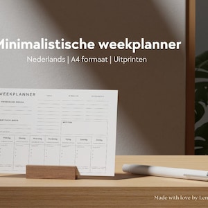 Peut inclure: Un planificateur hebdomadaire imprimable au format A4, avec des sections pour les tâches quotidiennes, les notes et les citations motivationnelles. Le planificateur est conçu dans un style minimaliste avec un fond blanc et du texte noir.
