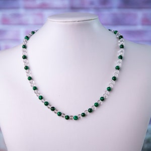 Collier délicat en cristal de roche malachite