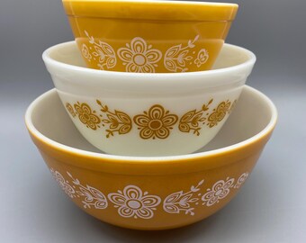 PYREX Schmetterling Gold 3er Set 401 402 403 Rührschüssel Set 1970er Jahre Gelbe Schüssel Florales Schmetterlingsmuster