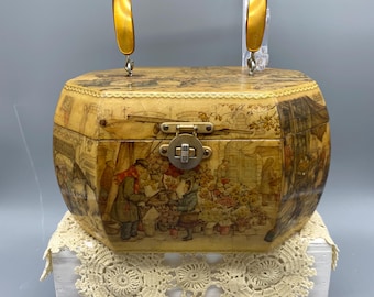 Bolso de mano vintage de madera con decoupage de Anton Pieck, tipo caja octogonal con asa de Lucite.