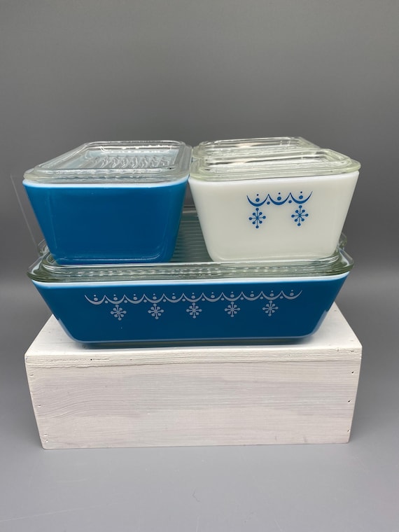 PYREX Tableware by CORNING ブルーライン 4枚セット Set of 4 PYREX Snowflake Blue Garland Refrigerator Dishes With