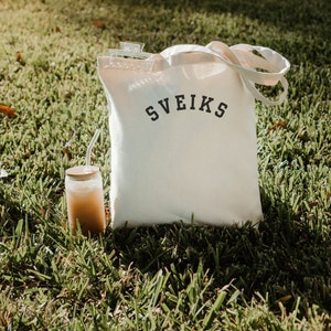 Latvian SVEIKS Tote Bag, Gift for Mom, Present for Latviešu Friend, Birthday Christmas Present Thanksgiving, Hostess Party Gift, Library Bag