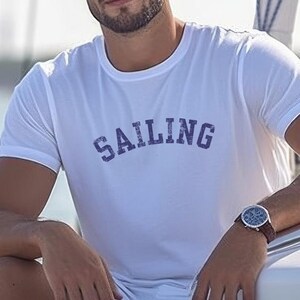 Zeilen T-shirt COMFORT KLEUREN 1717 Matroos T-shirt cadeau. Vaar-T-shirt. Te dragen tijdens een cruise. Nautische stijl. Yacht Club-uniform Nautical Friend