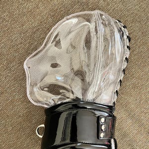 Cagoule en PVC transparent avec cadenas