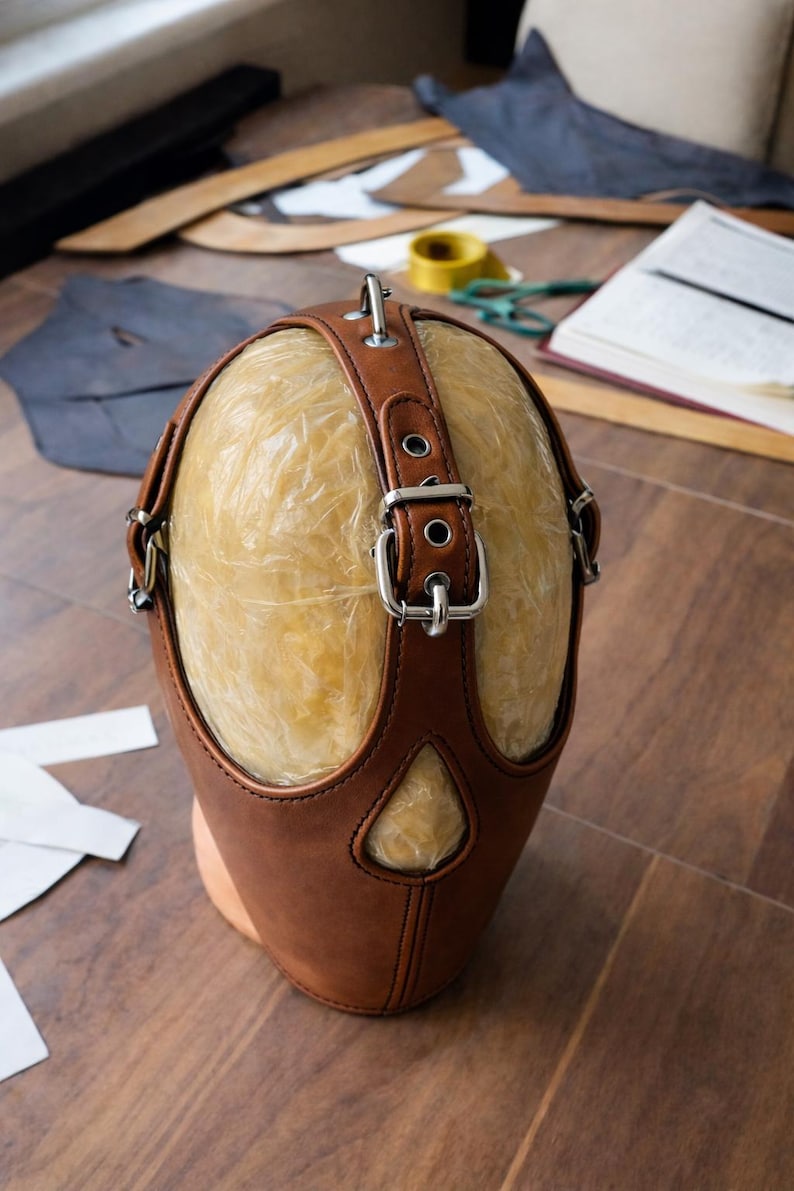 Leather octopus mask Tobacco
