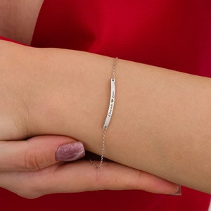 Personalisiertes Namensarmband: Schmuck mit Gravur