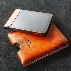 Krypto Geldbörse aus Leder No 1 · Ledger Flex Case · Währung Geschenk