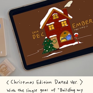 Puede incluir: Una ilustración digital de una casa de ladrillo rojo con nieve en el techo. La casa tiene dos ventanas y una corona en la puerta. Un árbol de Navidad verde está frente a la casa. El texto "2024 DEC" está en la esquina superior izquierda de la imagen. El texto "EMBER happy ending" está en la esquina superior derecha de la imagen.